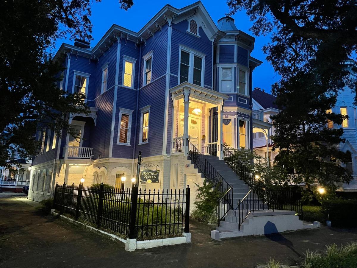 Amethyst Garden Bed & Breakfast ซาวานนาห์ ภายนอก รูปภาพ