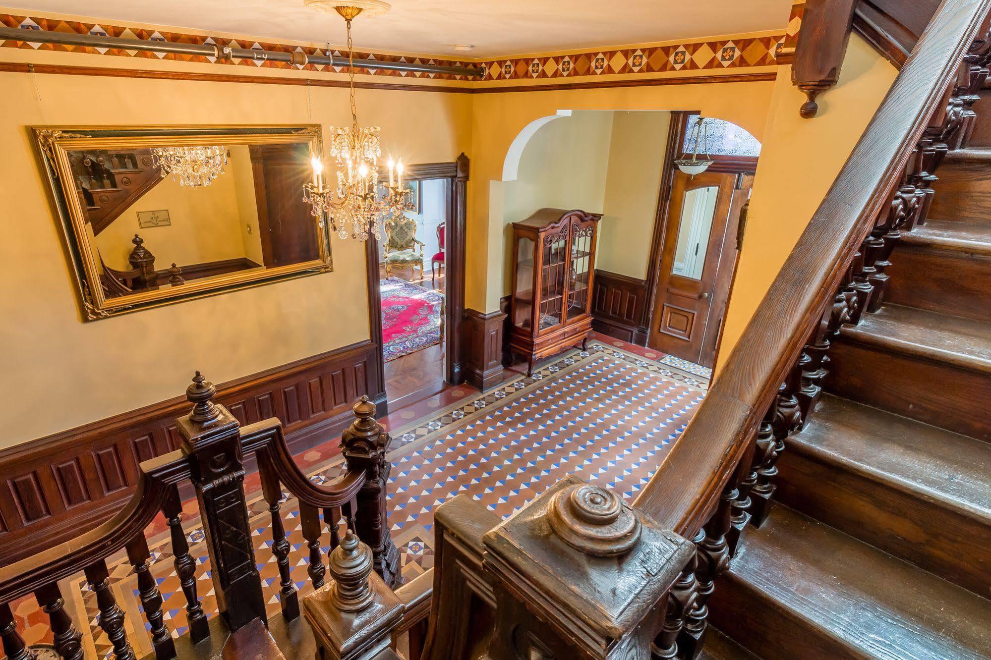Amethyst Garden Bed & Breakfast ซาวานนาห์ ภายนอก รูปภาพ